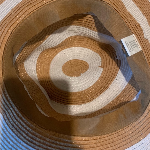 Wide brimmed hat - Picture 2 of 2